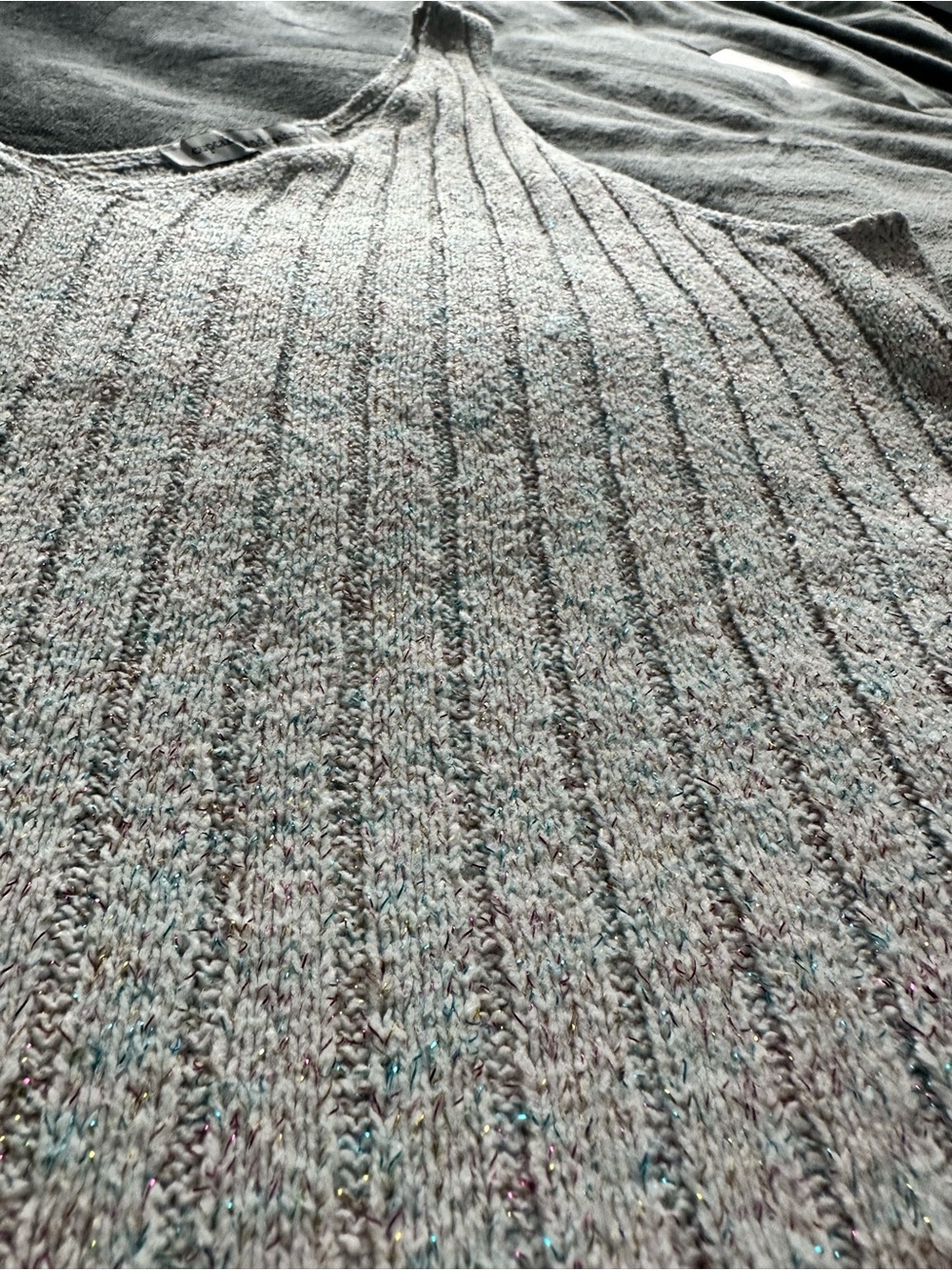 Cupcakes and Cashmere Ribbed Metallic Knit V-Neck Tank Top Multicolor Size L - Picture 14 of 15